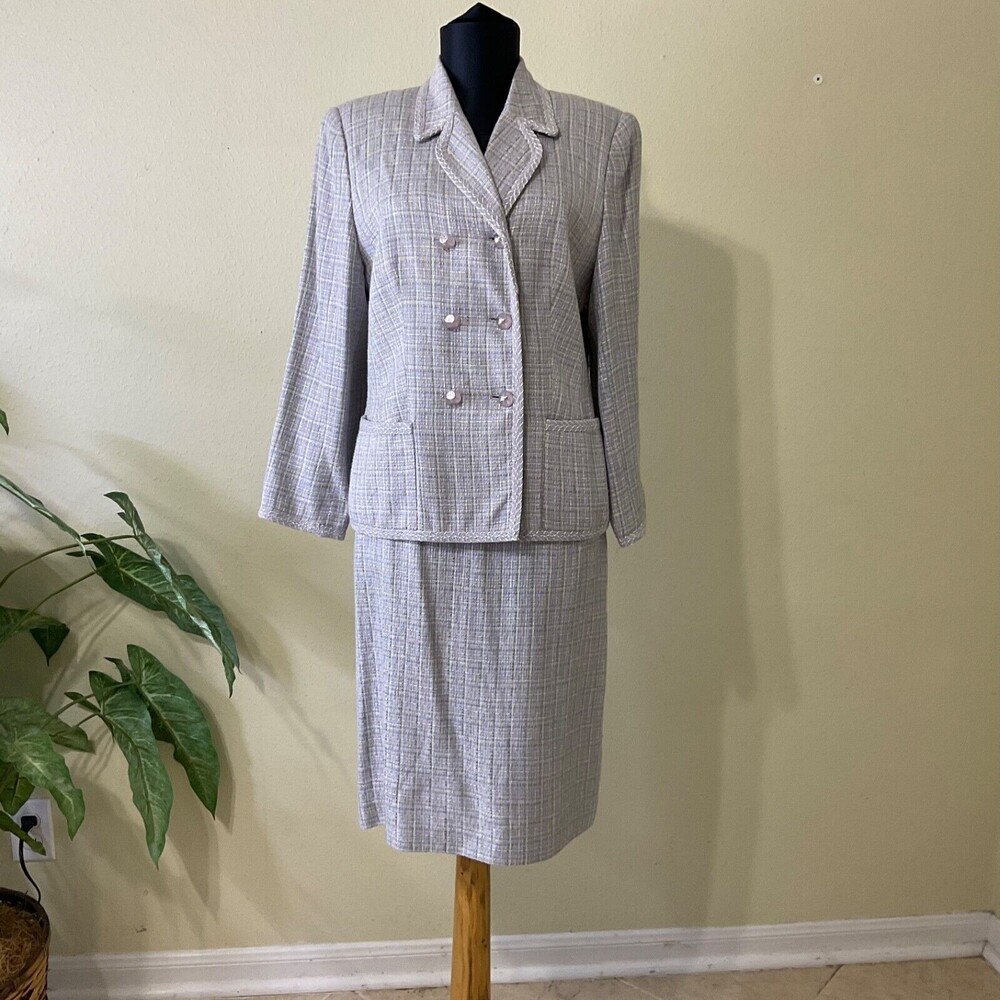 Bergamo by EBI Tweed Suit Jacket/skirt Lavender oversized pearl like buttons 8?